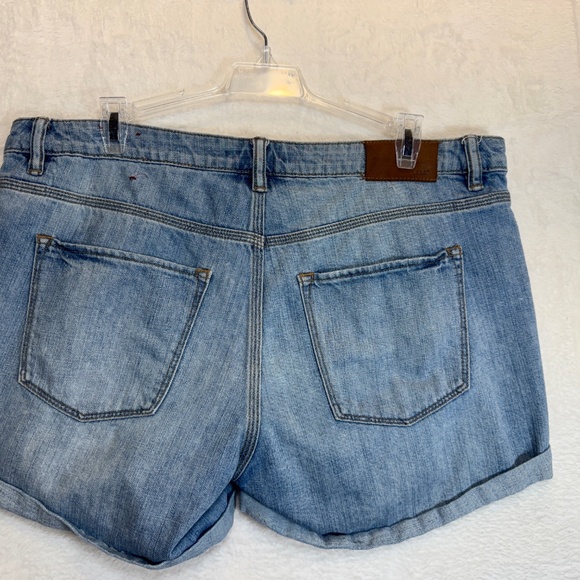 H&M LOGG Jean Shorts Womens Size 32 Blue Denim Shortie Shorts Summer - Picture 8 of 8